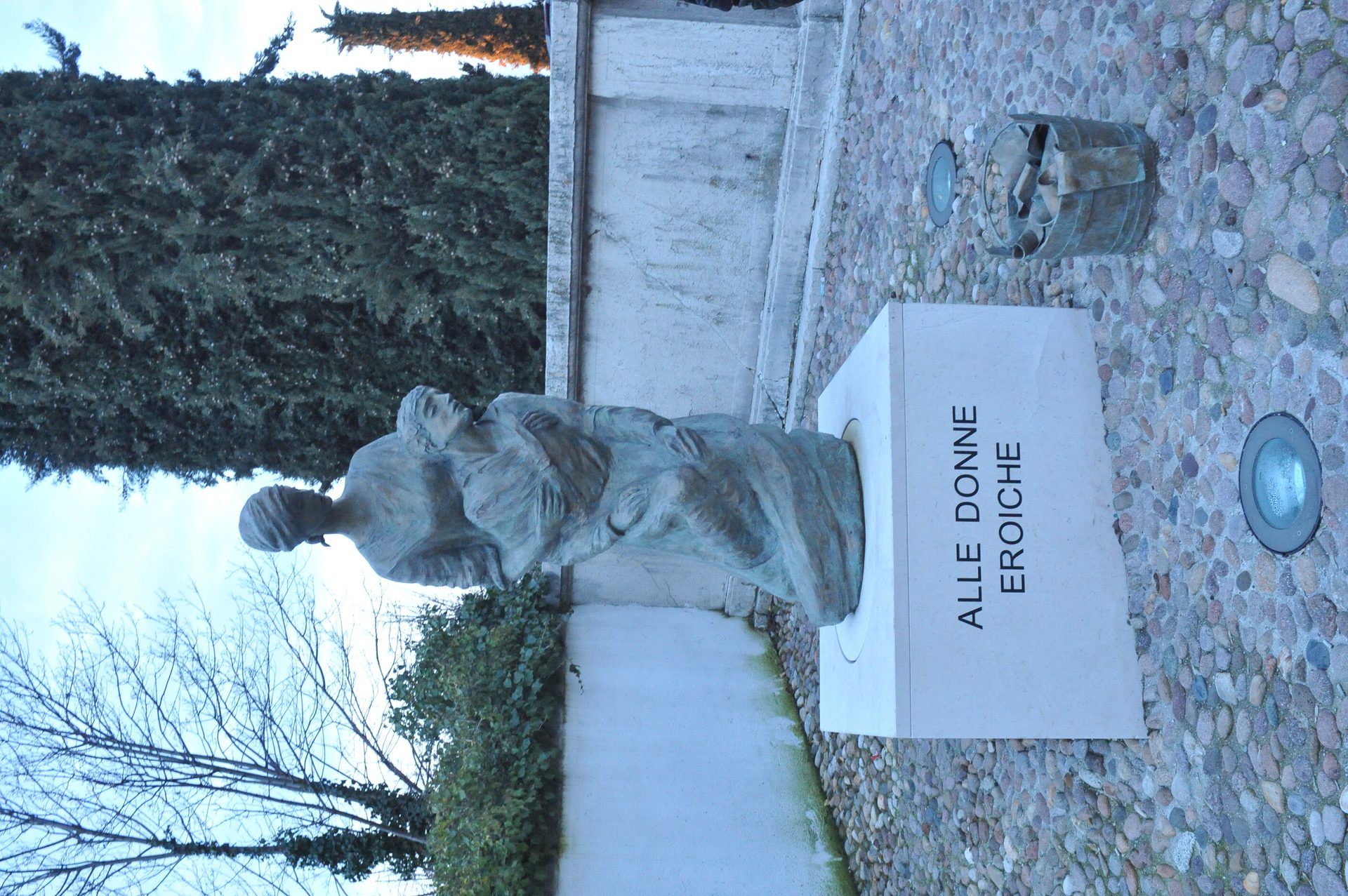 Monument to the Heroic Women of Castiglione (1).JPG